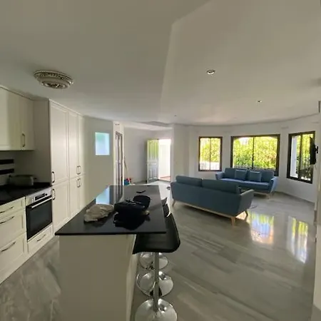 Beach Apartment. Newly Renovated. Marbella Exterior photo