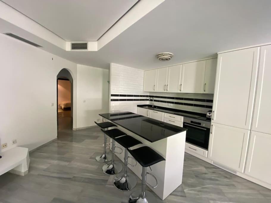 Apartment Apartment. Newly Renovated. *